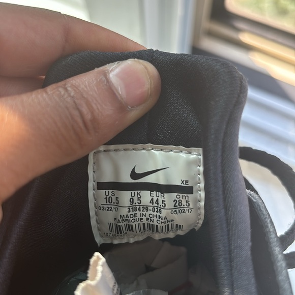 NIKE HURRAUCHE SNEAKERS - Picture 9 of 10